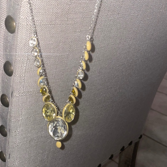 - RARE! VINTAGE SWAROVSKI Tiered Topaz Clear Oval 20 Stones 15” Necklace Y… - Picture 1 of 7